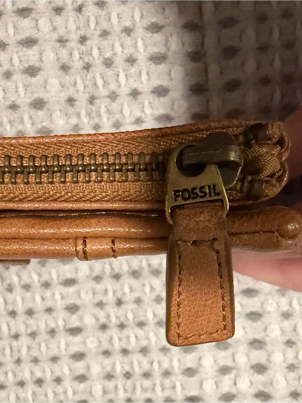 Vintage Fossil Wallet… Neutral Tan color!! Full size, great storage!